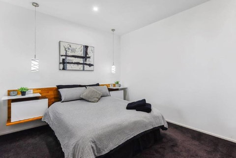 BENGALEE EXECUTIVE TOWNHOUSE- MODERN & STYLISH - Tweed Heads Accommodation 9