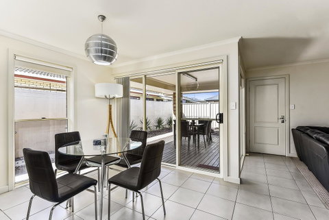 City Fringe Apartment - Tweed Heads Accommodation 6