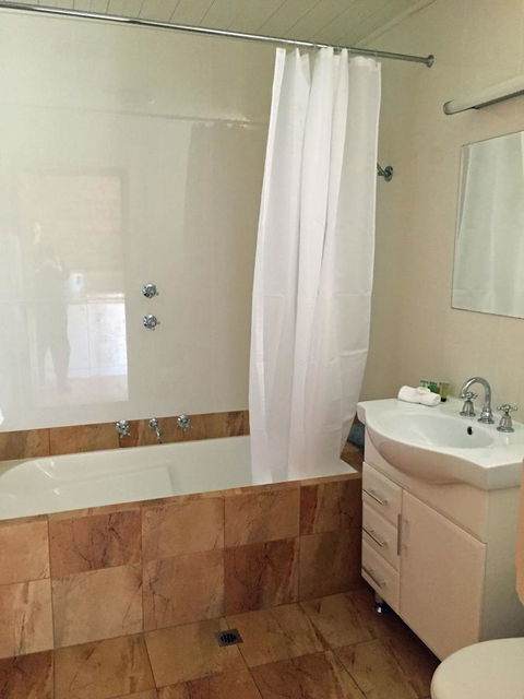 Coonawarra Place Motor Inn - Tweed Heads Accommodation 7