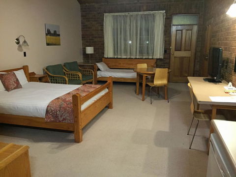 Coonawarra Place Motor Inn - Tweed Heads Accommodation 1