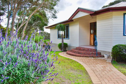 Annie\'s Balquhidder Cottage - Tweed Heads Accommodation 0