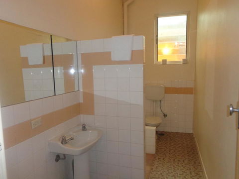 Adelaide Backpackers And Travellers Inn - Tweed Heads Accommodation 7