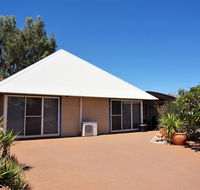 Osprey Holiday Village Unit 110 - Wake up to the birds in your 4 poster bed with a view - Tweed Heads Accommodation