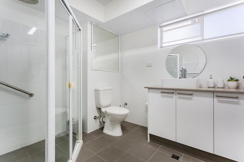Laman Lodge, Unit 2, 15 Laman Street - Tweed Heads Accommodation 11
