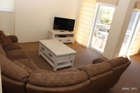 Mollymook Cove Apartments - Tweed Heads Accommodation 14