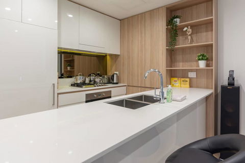 Japanese Style Waterfront Apt Wt Rooftop Pool - Tweed Heads Accommodation 9