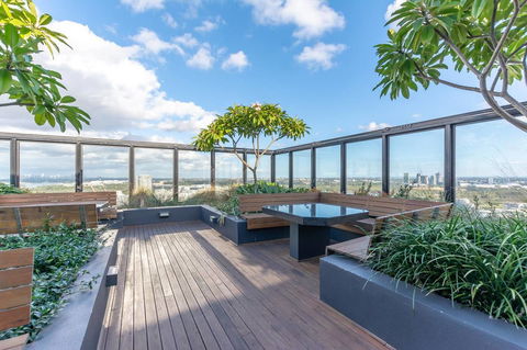 Japanese Style Waterfront Apt Wt Rooftop Pool - Tweed Heads Accommodation 11