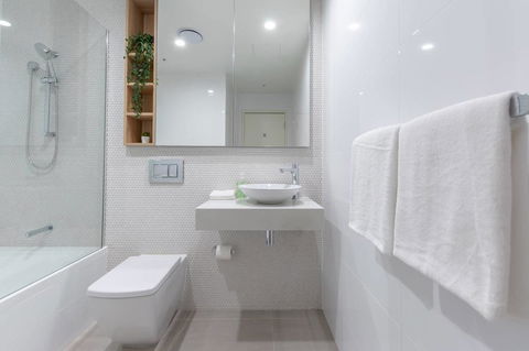 Japanese Style Waterfront Apt Wt Rooftop Pool - Tweed Heads Accommodation 19