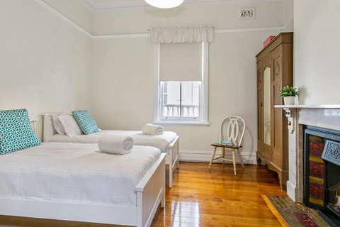 Oversized 2 Bedroom Manly Beach House - Tweed Heads Accommodation 5