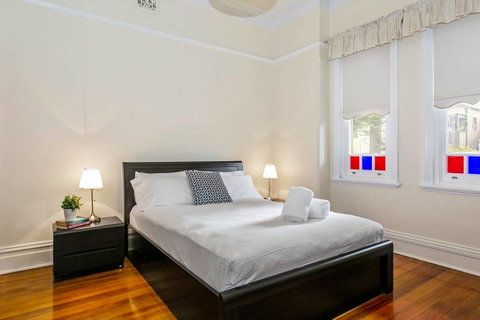 Oversized 2 Bedroom Manly Beach House - Tweed Heads Accommodation 6