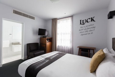 The Lucky Hotel - Tweed Heads Accommodation 24