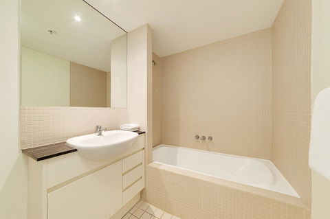 Wyndel Apartments - Apex North Sydney - Tweed Heads Accommodation 9