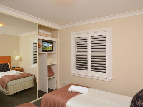 Villa De Saran Located Within Cypress Lakes - Tweed Heads Accommodation 10