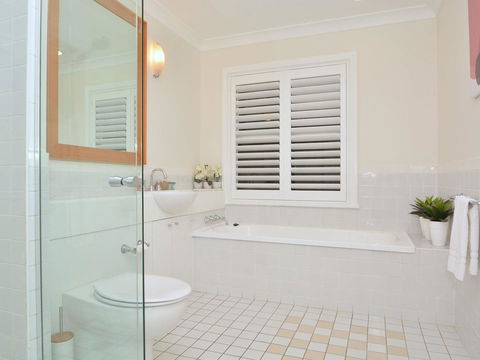 Villa De Saran Located Within Cypress Lakes - Tweed Heads Accommodation 4