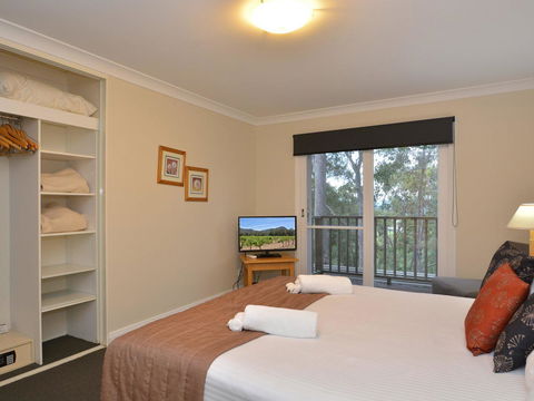 Villa De Saran Located Within Cypress Lakes - Tweed Heads Accommodation 1