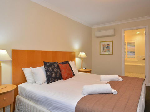 Villa De Saran Located Within Cypress Lakes - Tweed Heads Accommodation 5