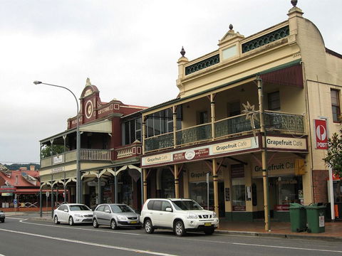 Red Waratah - Tweed Heads Accommodation 17