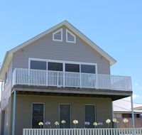 Red Waratah - Tweed Heads Accommodation