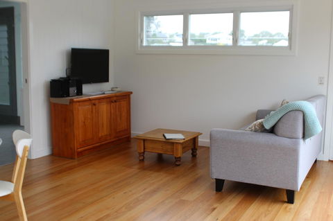 Red Waratah - Tweed Heads Accommodation 5