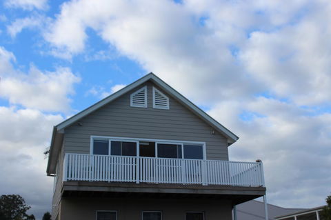 Red Waratah - Tweed Heads Accommodation 9