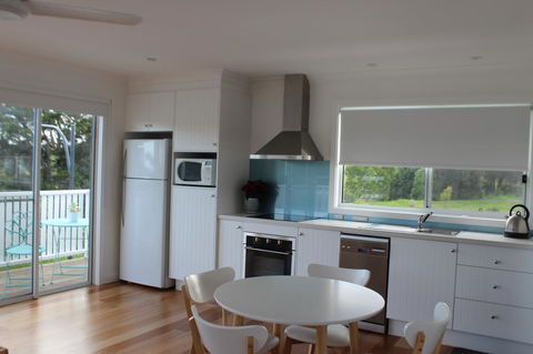 Red Waratah - Tweed Heads Accommodation 8