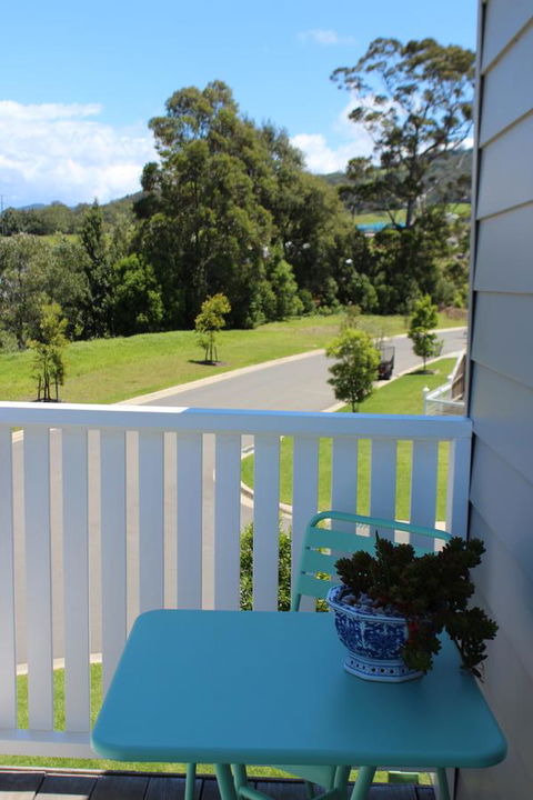 Red Waratah - Tweed Heads Accommodation 1