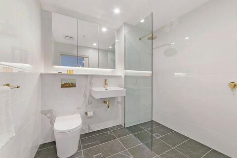Stylish And Neat Two Bed Apartment In Wentworth Point - Tweed Heads Accommodation 9