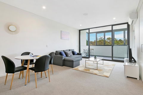 Stylish And Neat Two Bed Apartment In Wentworth Point - Tweed Heads Accommodation 4
