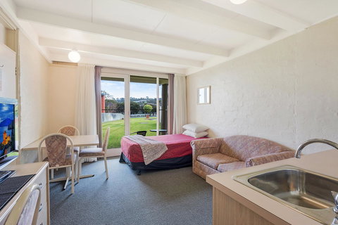 Black Dolphin Resort Motel & Apartments - Tweed Heads Accommodation 16