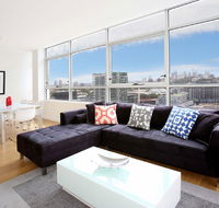Gadigal Groove - Modern and Bright 3BR Executive Apartment in Zetland with Views - Tweed Heads Accommodation