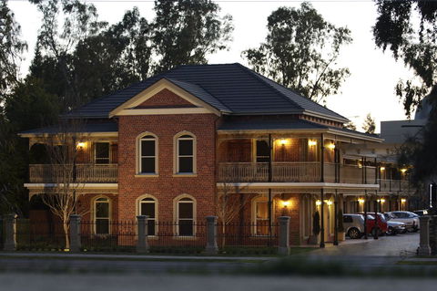 Carlyle Suites & Apartments - Tweed Heads Accommodation 0