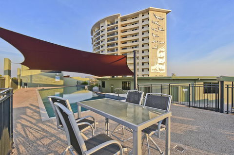 Nomikis\'On The Avenue - Tweed Heads Accommodation 12