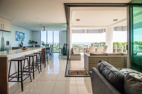 ZEN BY THE WATER - Esplanade Darwin Retreat - Tweed Heads Accommodation 1