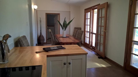 Book Keepers Cottage - Tweed Heads Accommodation 2
