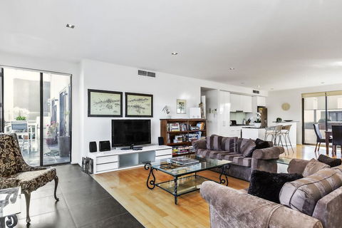 BOUTIQUE STAYS - Catani Gardens - Tweed Heads Accommodation 1
