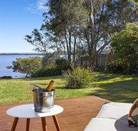 Braeside - waterfront fireplace - Tweed Heads Accommodation