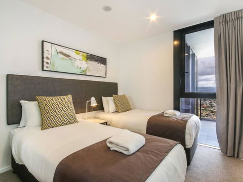 Brand New 2 Bedroom Unit With Amazing Hinterland Views - Tweed Heads Accommodation 3