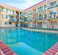 Bribie Beach King bed Unit overlooking pool - Tweed Heads Accommodation