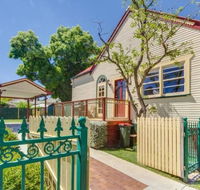 Bright 3-bedroom apartment - Central Armidale - Tweed Heads Accommodation