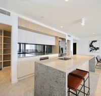 Broadbeach New Luxury Vue 17 Beach Views - Tweed Heads Accommodation