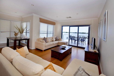 Brookwater- Waterfront On Lake Mulwala - Tweed Heads Accommodation 1
