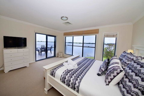 Brookwater- Waterfront On Lake Mulwala - Tweed Heads Accommodation 0