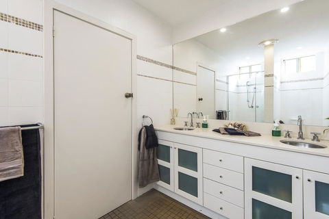 Bungan Beach House - Heated Indoor Pool - Tweed Heads Accommodation 3