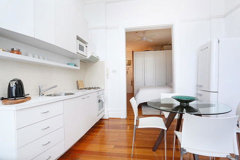 By George! Super Cool St Kilda Loft - Tweed Heads Accommodation 3