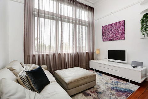By George! Super Cool St Kilda Loft - Tweed Heads Accommodation 0