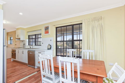By The Beach - 30 Jetty Road - Tweed Heads Accommodation 2