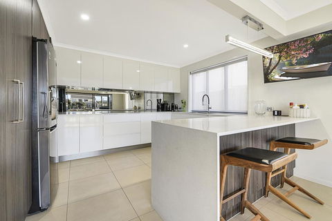 CANAL HOME NEAR MOOLOOLABA - Tweed Heads Accommodation 3