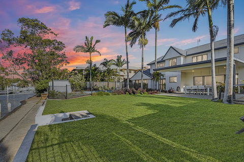 CANAL HOME NEAR MOOLOOLABA - Tweed Heads Accommodation 0
