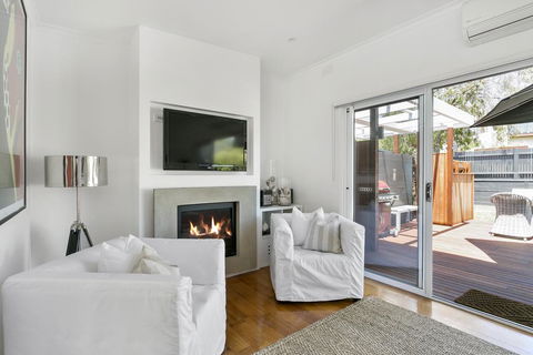 Capella Villa No. 3 - Luxurious Beachside Style - Tweed Heads Accommodation 1