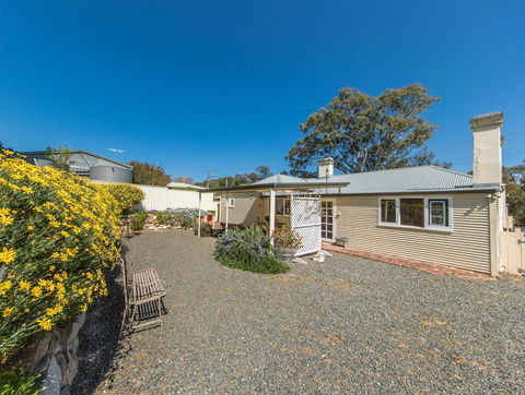 Captain Rodda's Cottage - Tweed Heads Accommodation 1